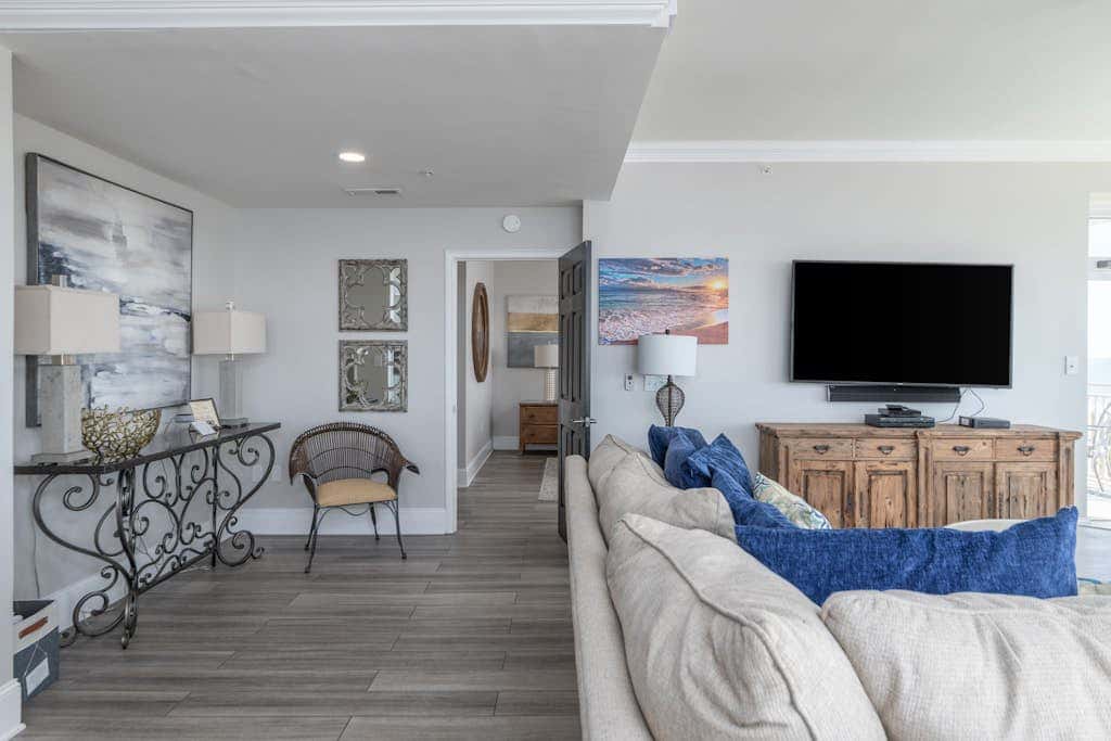 Panoramic direct oceanfront view condo with pool, hot tub, gym & steps to beach