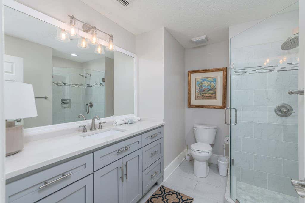 Panoramic direct oceanfront view condo with pool, hot tub, gym & steps to beach