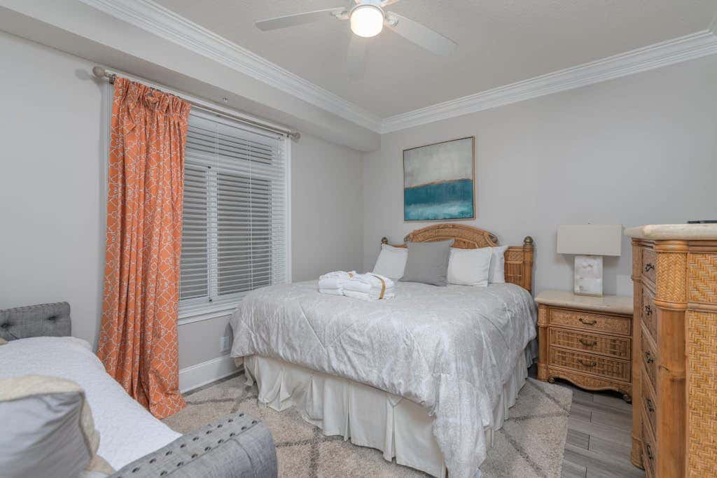 Panoramic direct oceanfront view condo with pool, hot tub, gym & steps to beach