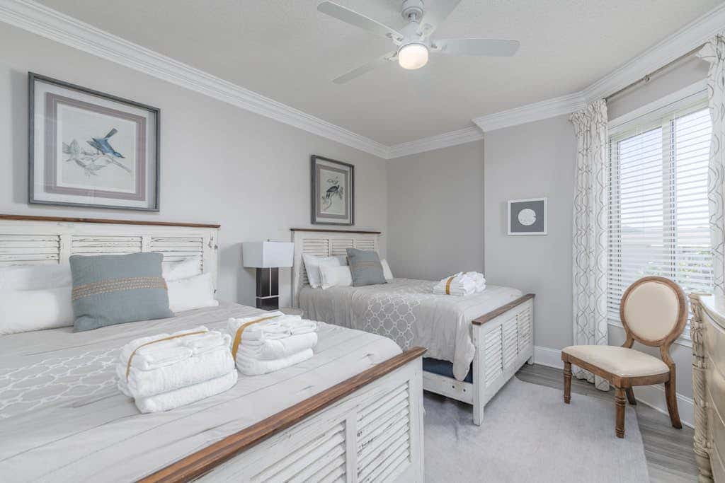 Panoramic direct oceanfront view condo with pool, hot tub, gym & steps to beach