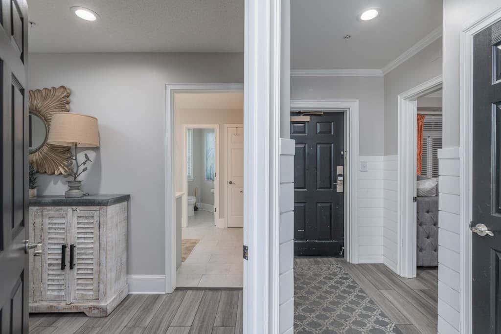 Panoramic direct oceanfront view condo with pool, hot tub, gym & steps to beach