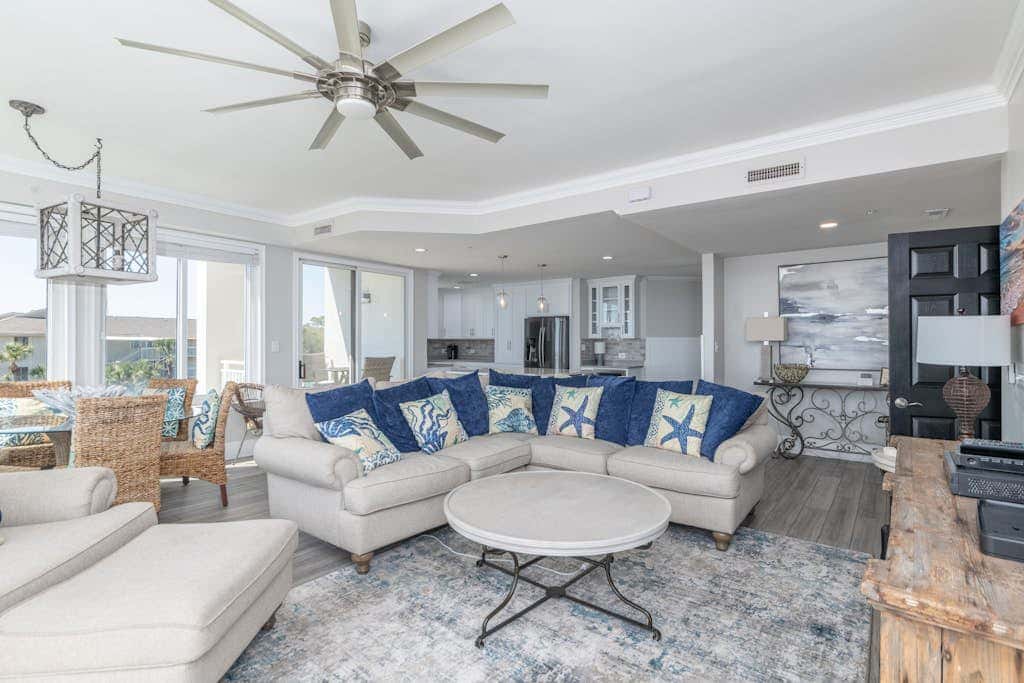 Panoramic direct oceanfront view condo with pool, hot tub, gym & steps to beach