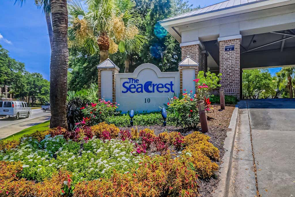 Panoramic direct oceanfront view condo with pool, hot tub, gym & steps to beach