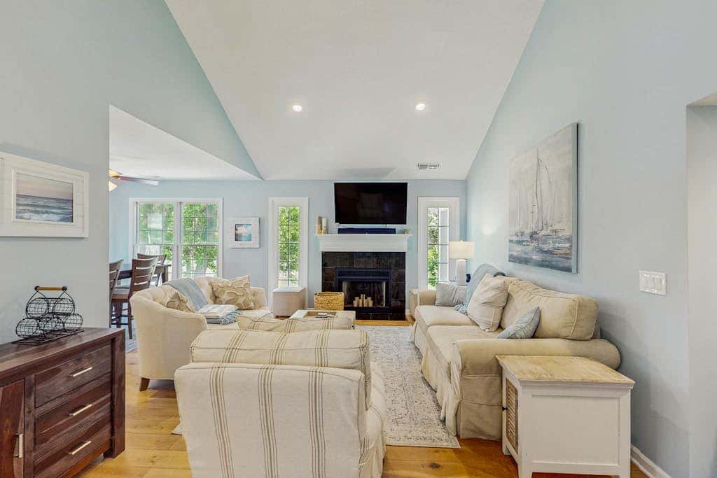 Golf course view condo near walking trails, Van der Meer & Shipyard beach