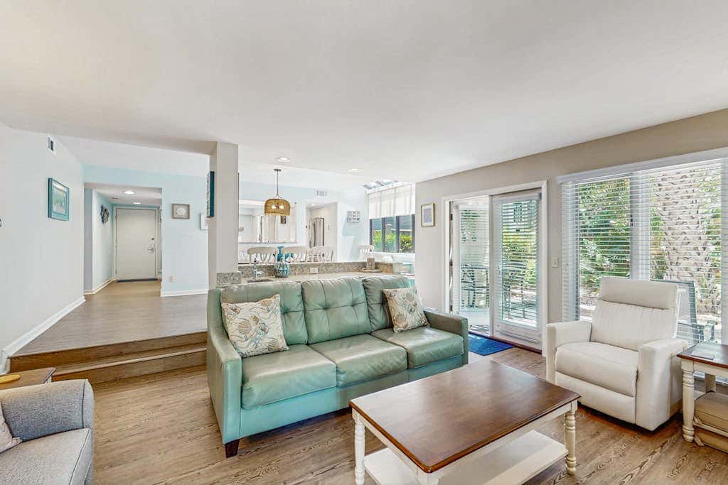 Spacious Palmetto Dunes condo with private patio, shared pool, pickleball & golf