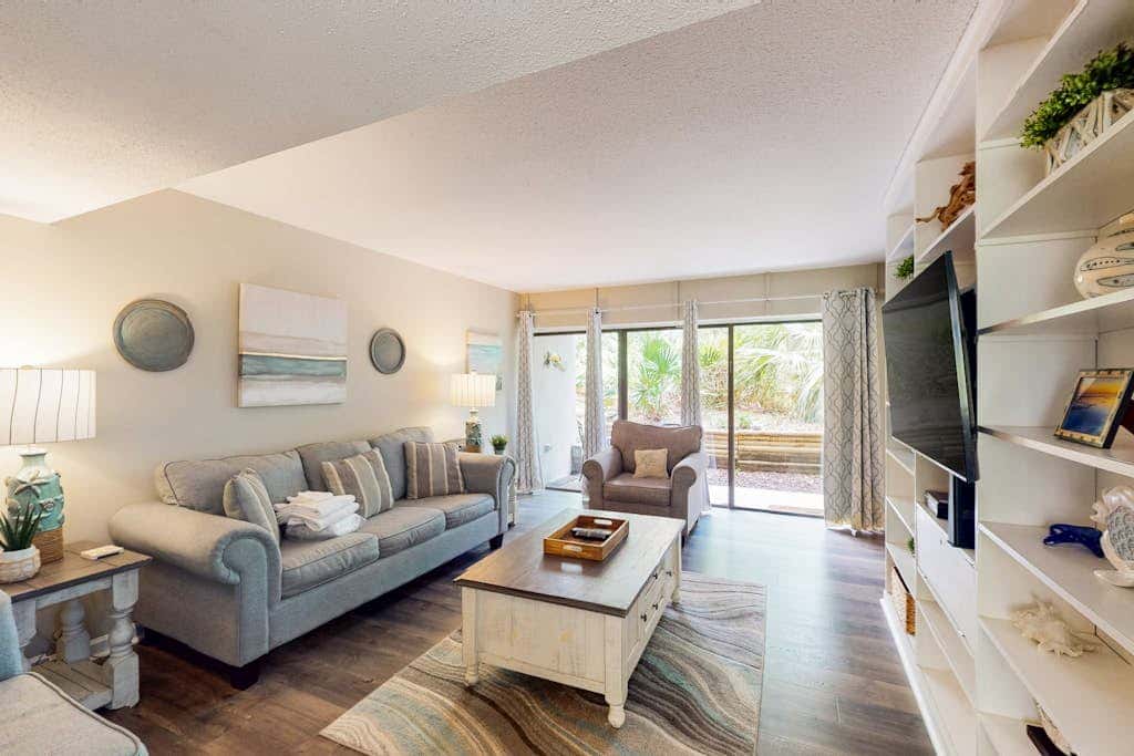 Coastal condo with outdoor pool, walk to beach and shopping