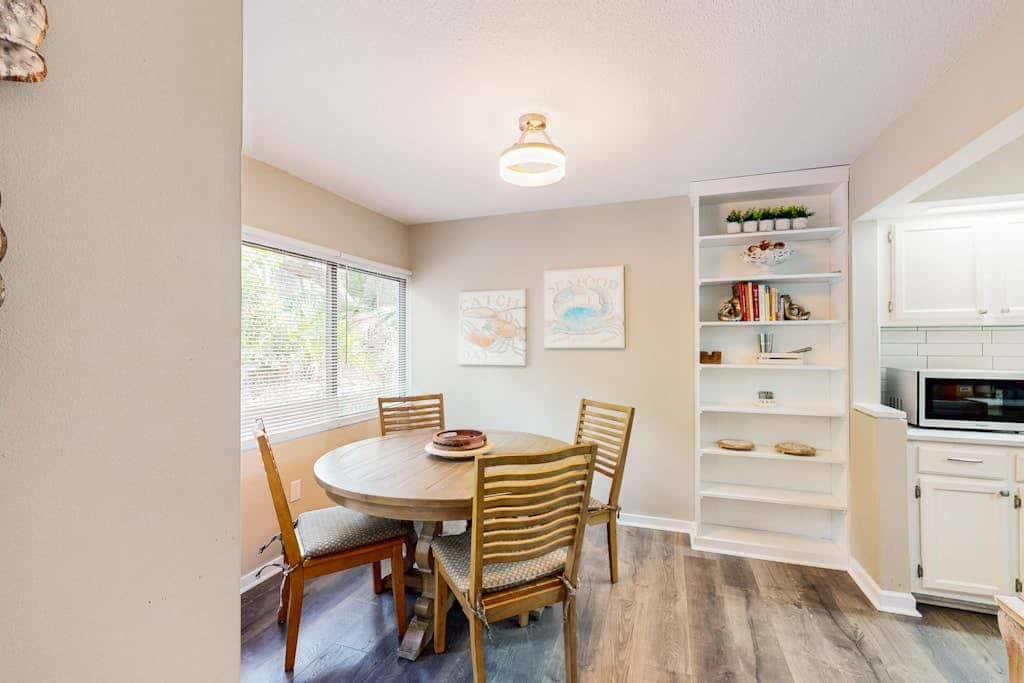Coastal condo with outdoor pool, walk to beach and shopping