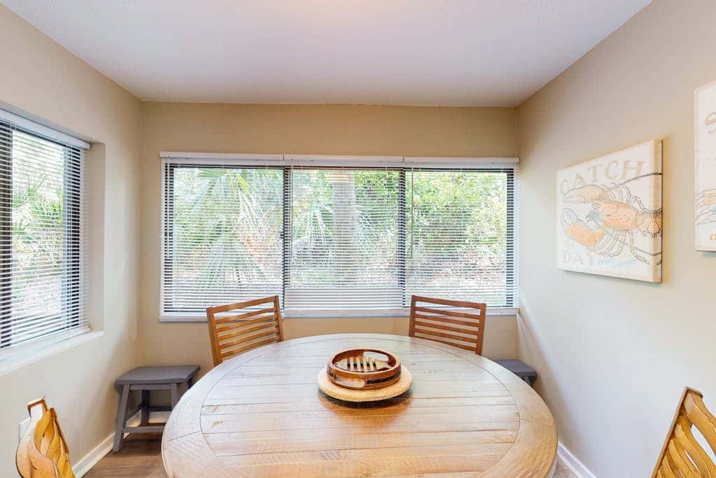 Coastal condo with outdoor pool, walk to beach and shopping