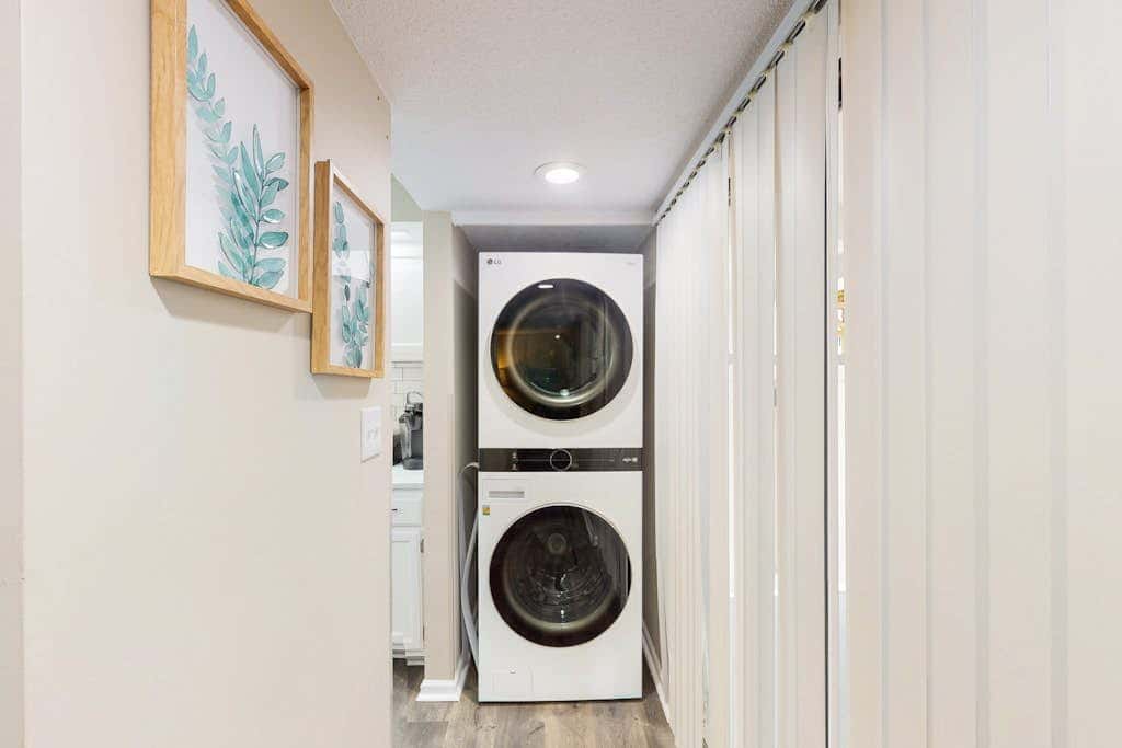 Coastal condo with outdoor pool, walk to beach and shopping