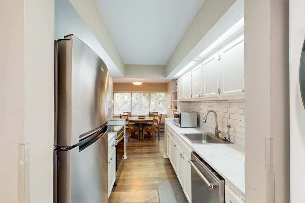 Coastal condo with outdoor pool, walk to beach and shopping