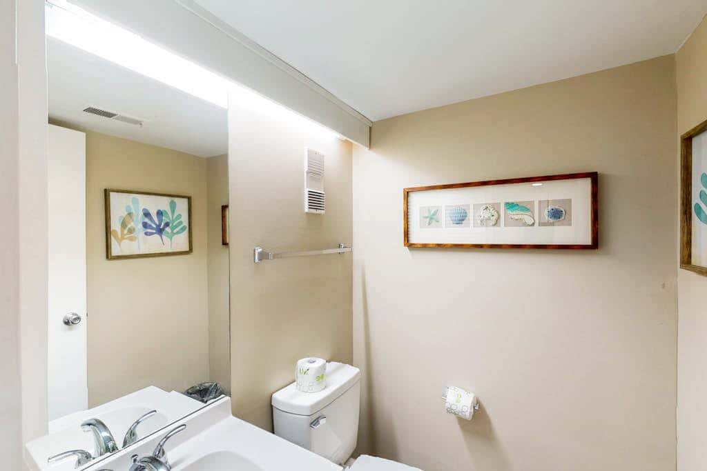 Coastal condo with outdoor pool, walk to beach and shopping