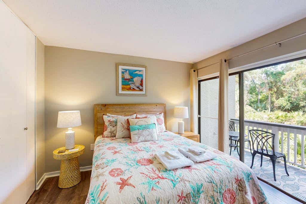 Coastal condo with outdoor pool, walk to beach and shopping