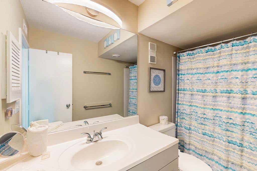 Coastal condo with outdoor pool, walk to beach and shopping