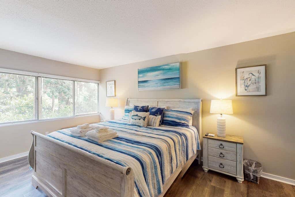 Coastal condo with outdoor pool, walk to beach and shopping