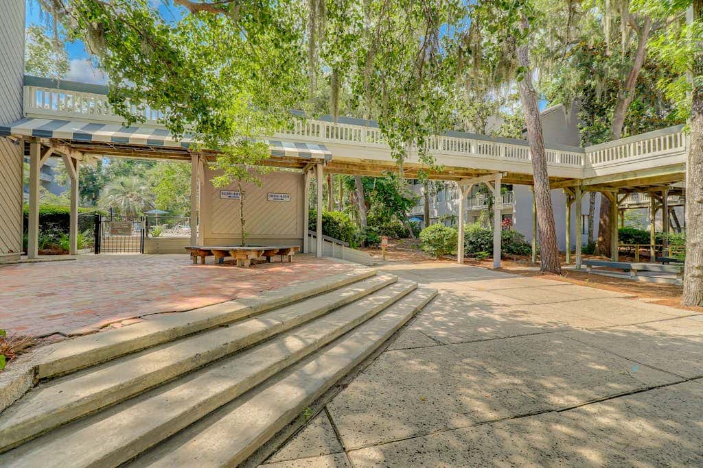 Coastal condo with outdoor pool, walk to beach and shopping