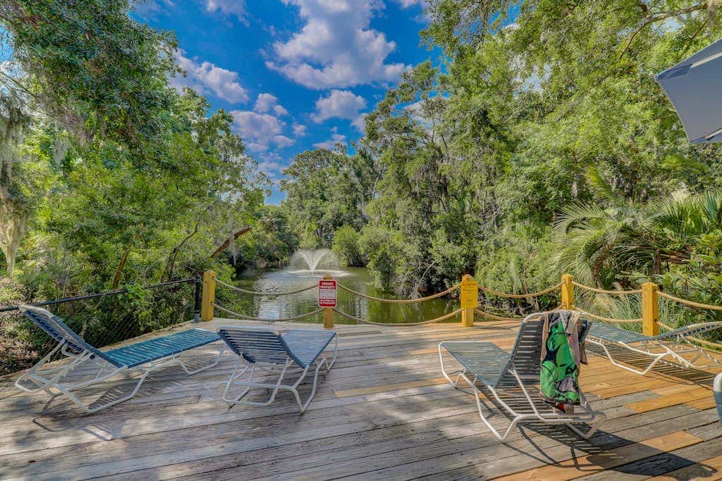 Coastal condo with outdoor pool, walk to beach and shopping