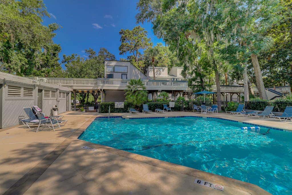 Coastal condo with outdoor pool, walk to beach and shopping