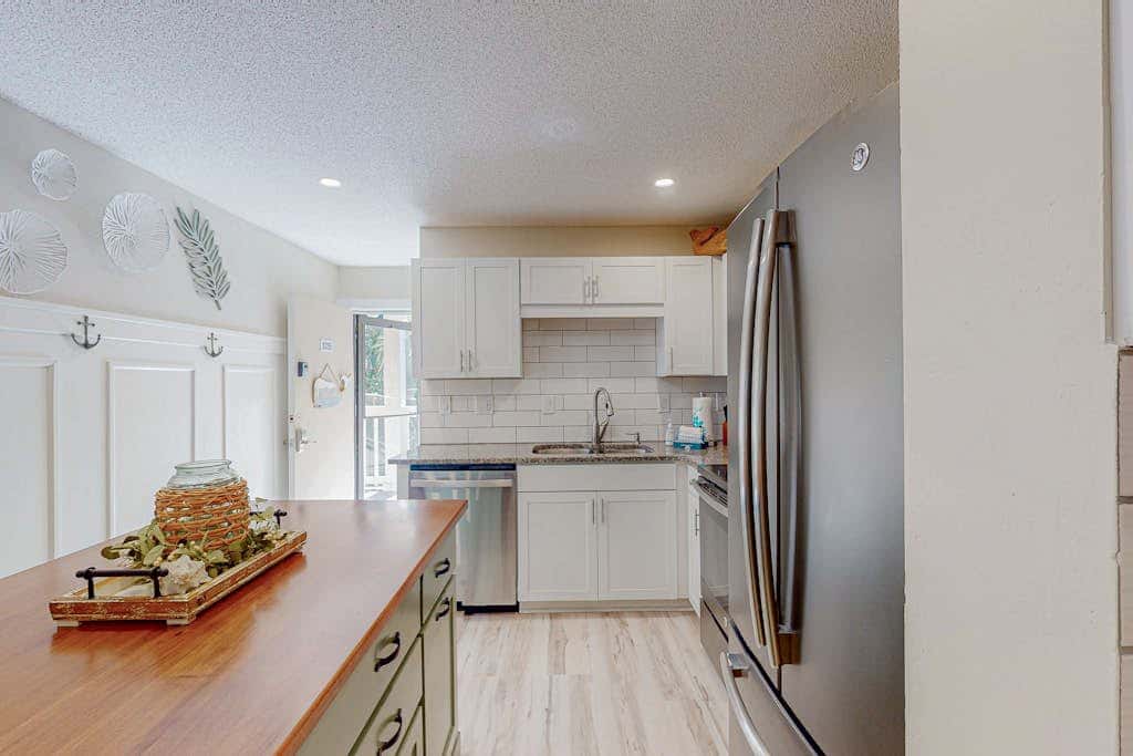 Beautiful Condo with pools,  hot tub, sauna,  and water views