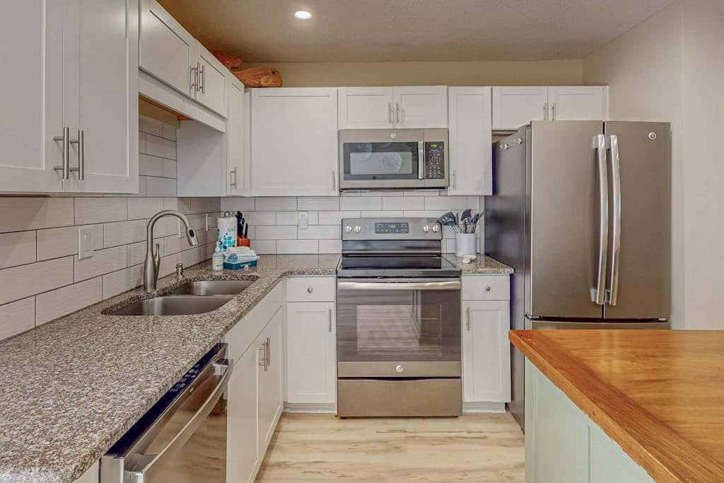 Beautiful Condo with pools,  hot tub, sauna,  and water views