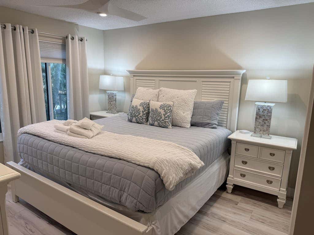 Beautiful Condo with pools,  hot tub, sauna,  and water views