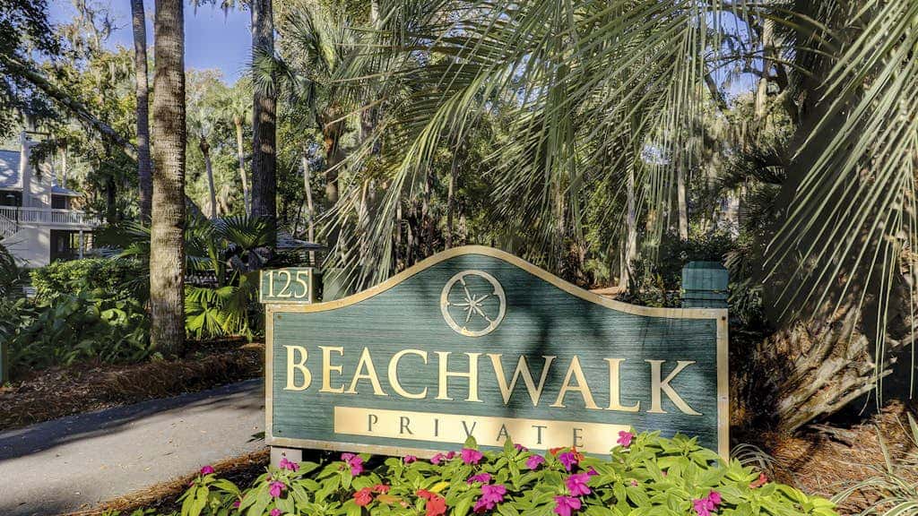 Bright and beautiful condo, 5 min to beach, golf and Van De Meer Tennis Courts
