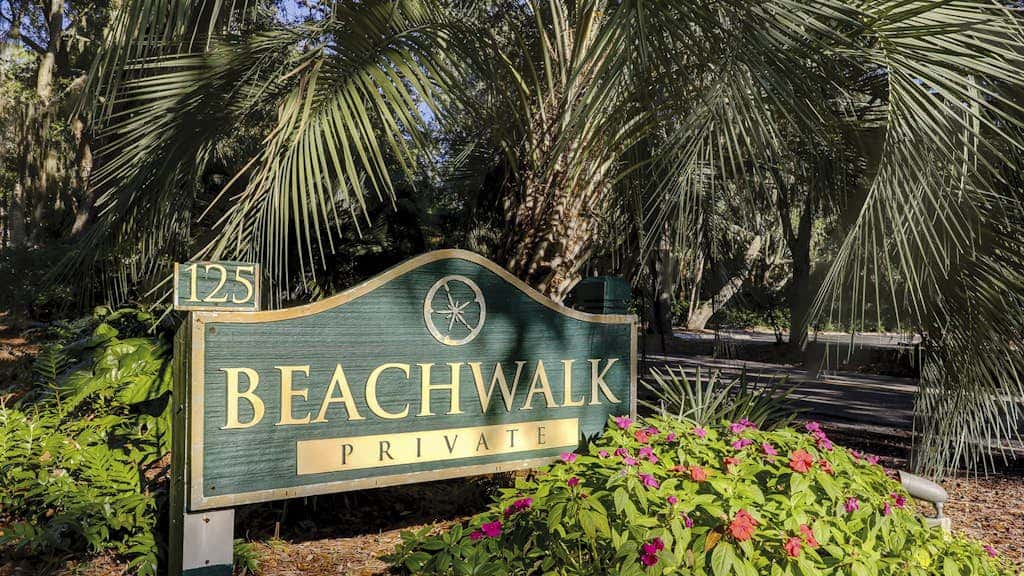 Bright and beautiful condo, 5 min to beach, golf and Van De Meer Tennis Courts