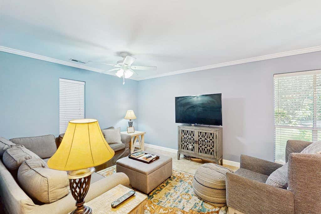 Home with private pool, fenced in yard, dog-friendly, walk to beach