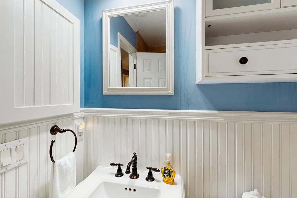 Home with private pool, fenced in yard, dog-friendly, walk to beach
