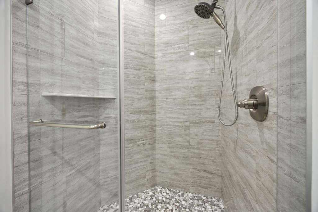 Pristine Condo with shared pools, hot tub, close to Islander's Beach Park