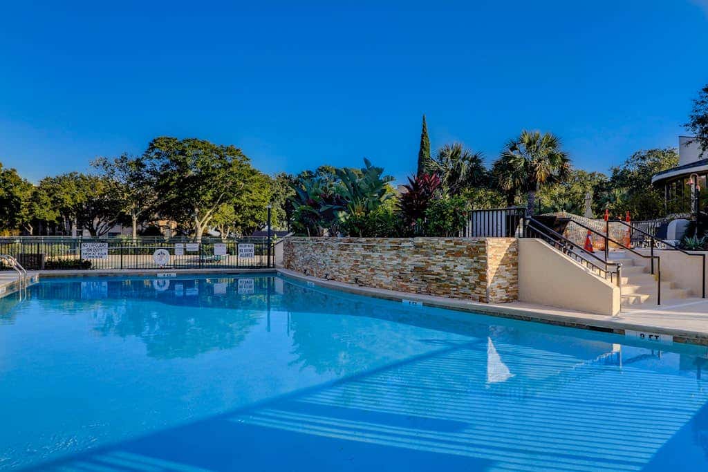 1st Floor Condo with Pools, Hot tub, close to Beach, Tennis Pickleball Courts