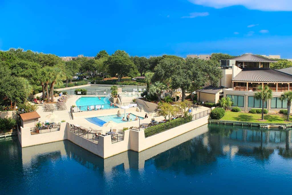 1st Floor Condo with Pools, Hot tub, close to Beach, Tennis Pickleball Courts