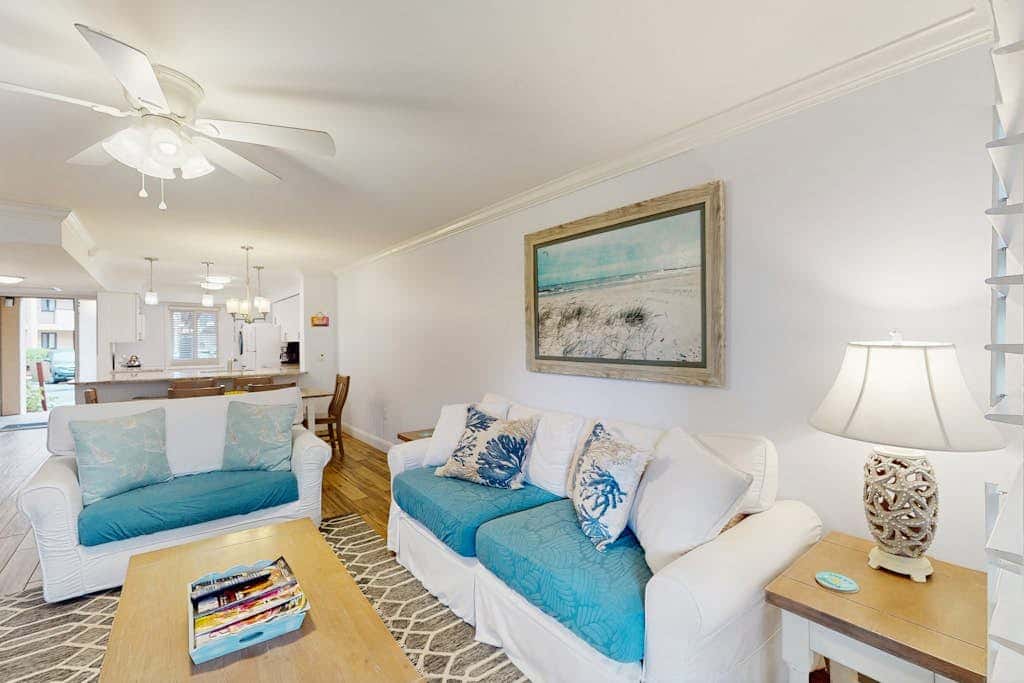 1st Floor Condo with Pools, Hot tub, close to Beach, Tennis Pickleball Courts