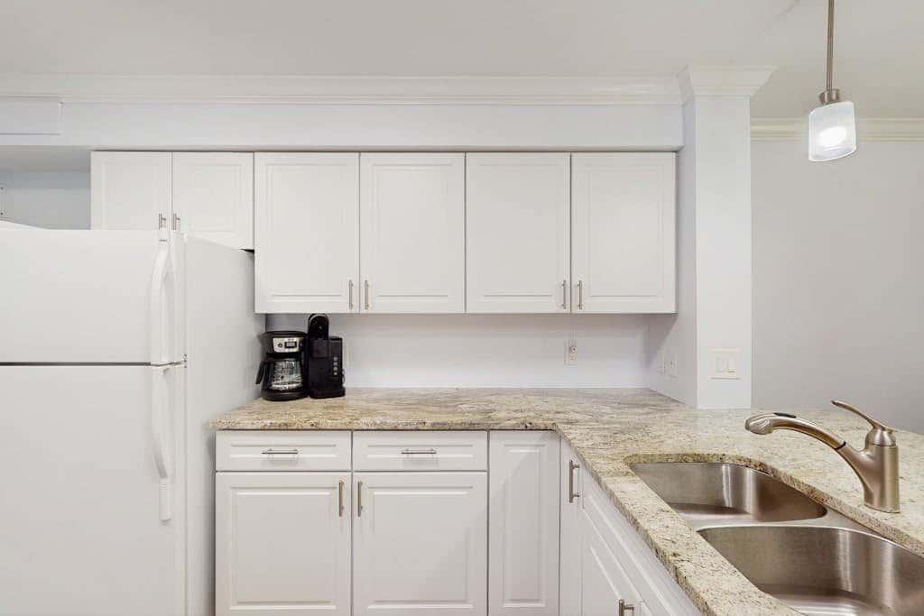 1st Floor Condo with Pools, Hot tub, close to Beach, Tennis Pickleball Courts