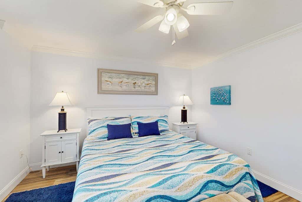 1st Floor Condo with Pools, Hot tub, close to Beach, Tennis Pickleball Courts