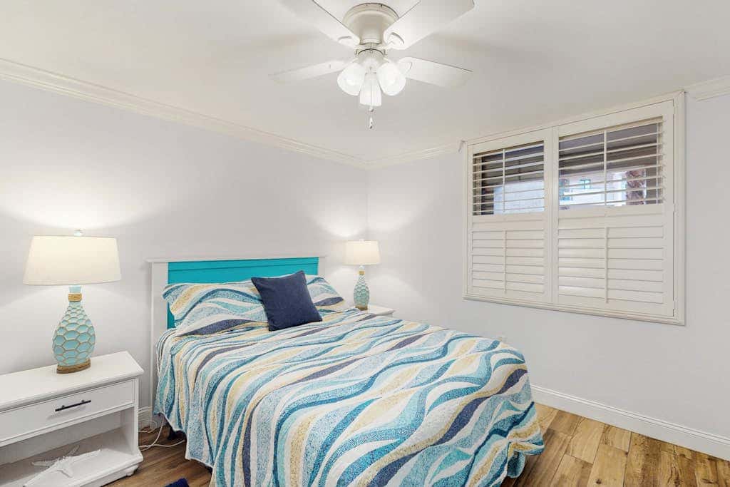 1st Floor Condo with Pools, Hot tub, close to Beach, Tennis Pickleball Courts