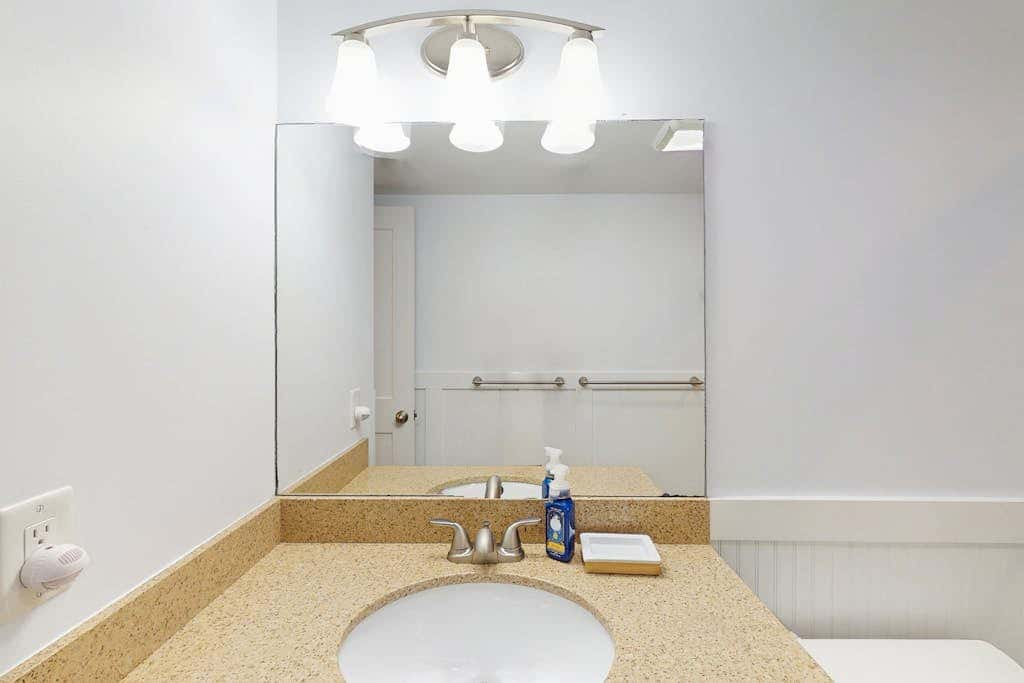 1st Floor Condo with Pools, Hot tub, close to Beach, Tennis Pickleball Courts