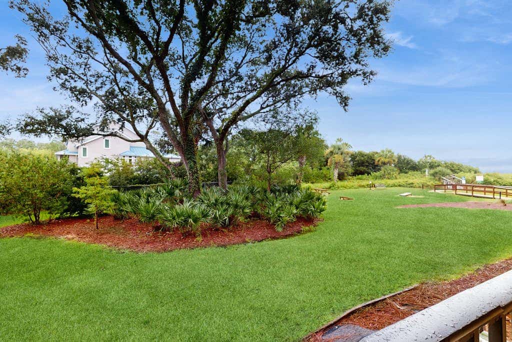 1st Floor Condo with Pools, Hot tub, close to Beach, Tennis Pickleball Courts