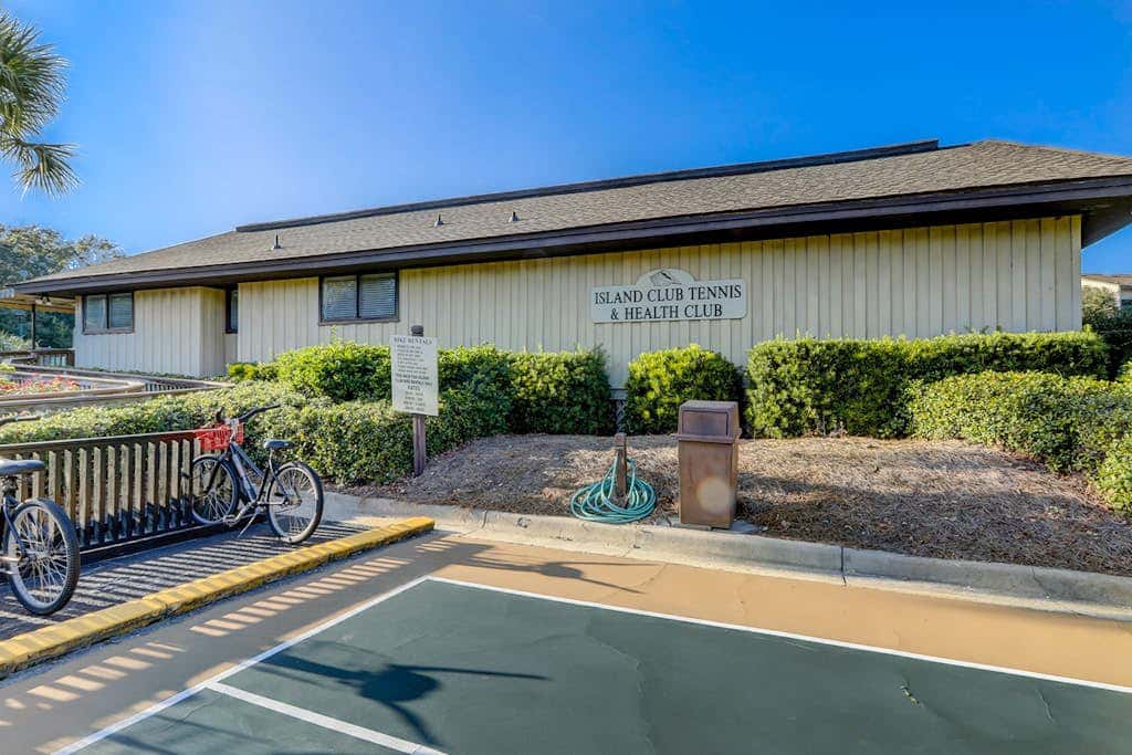 1st Floor Condo with Pools, Hot tub, close to Beach, Tennis Pickleball Courts