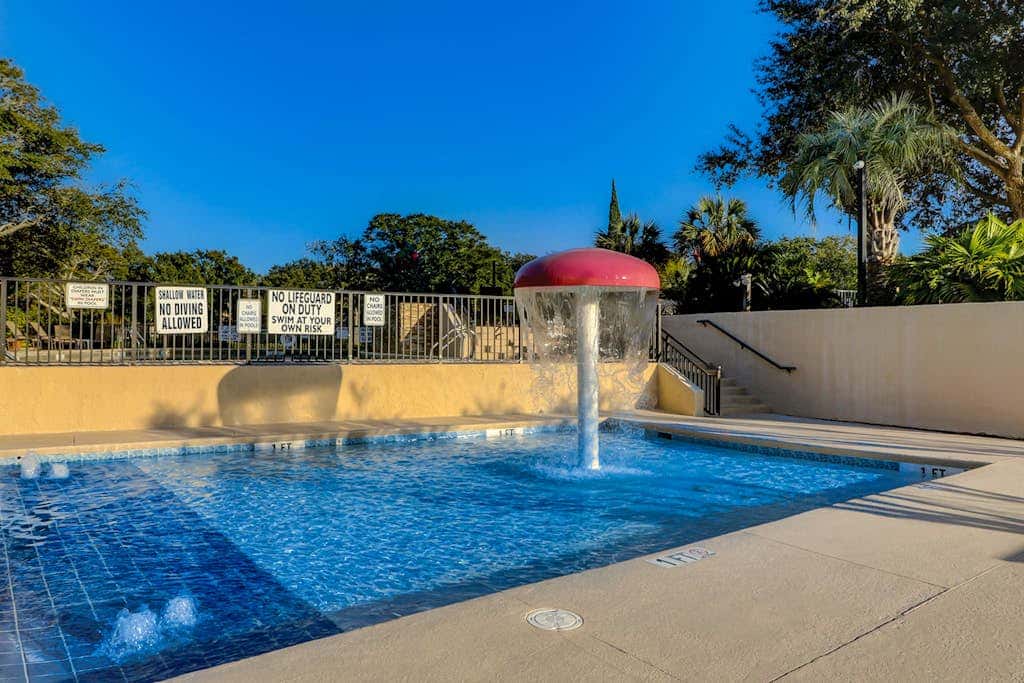1st Floor Condo with Pools, Hot tub, close to Beach, Tennis Pickleball Courts