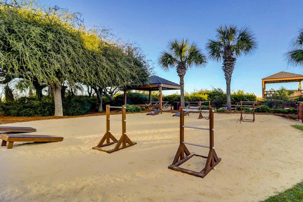 1st Floor Condo with Pools, Hot tub, close to Beach, Tennis Pickleball Courts
