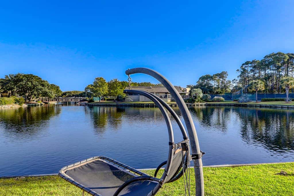 1st Floor Condo with Pools, Hot tub, close to Beach, Tennis Pickleball Courts