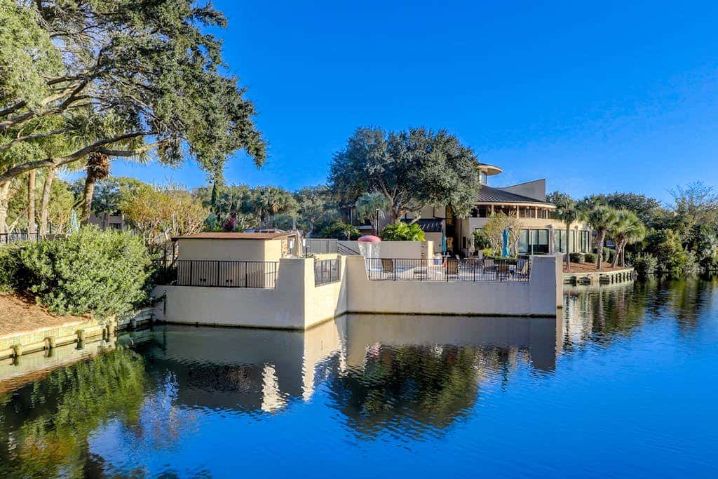 1st Floor Condo with Pools, Hot tub, close to Beach, Tennis Pickleball Courts