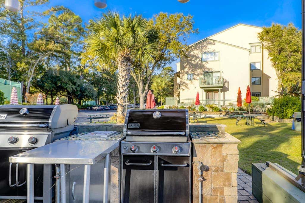 1st Floor Condo with Pools, Hot tub, close to Beach, Tennis Pickleball Courts