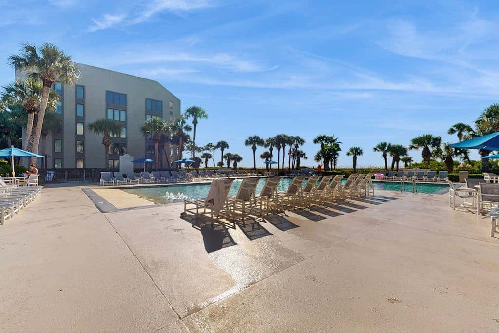 Direct Ocean View Condo with balcony, pools, hot tub, boardwalk to beach