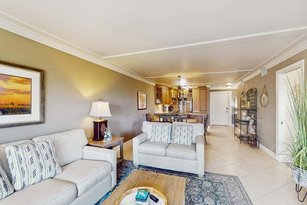 Direct Ocean View Condo with balcony, pools, hot tub, boardwalk to beach