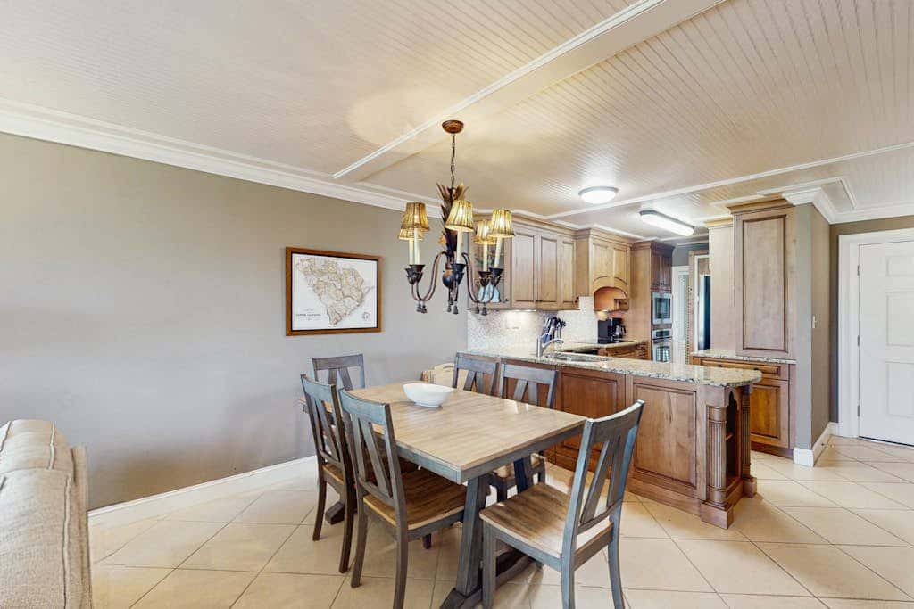 Direct Ocean View Condo with balcony, pools, hot tub, boardwalk to beach