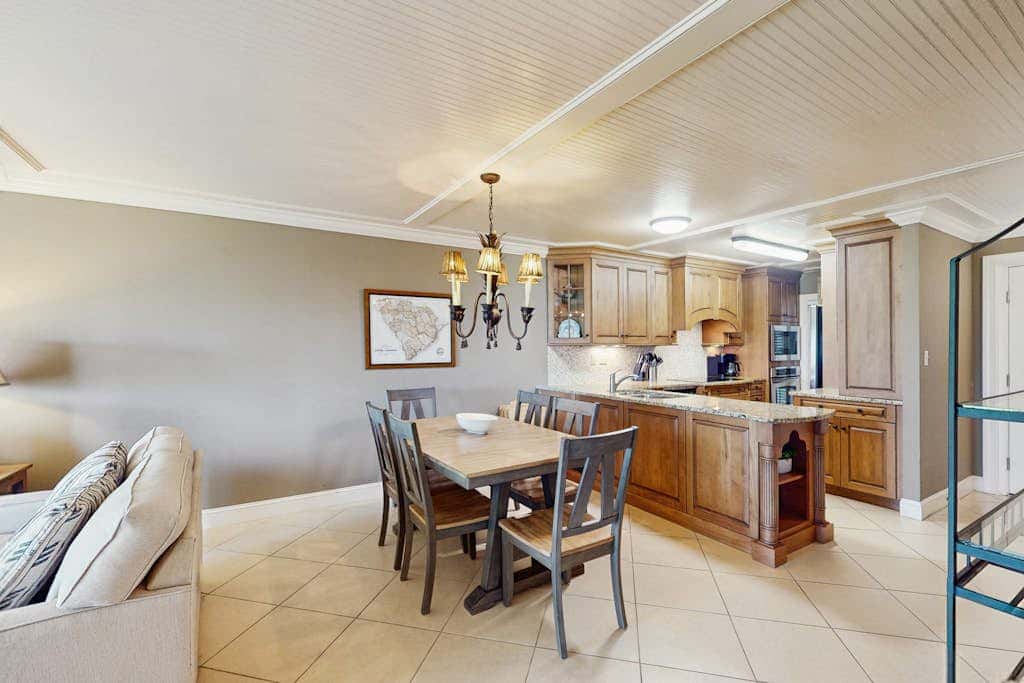 Direct Ocean View Condo with balcony, pools, hot tub, boardwalk to beach