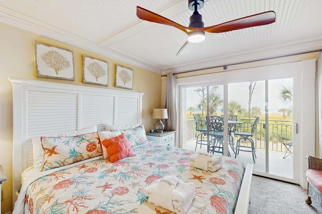 Direct Ocean View Condo with balcony, pools, hot tub, boardwalk to beach