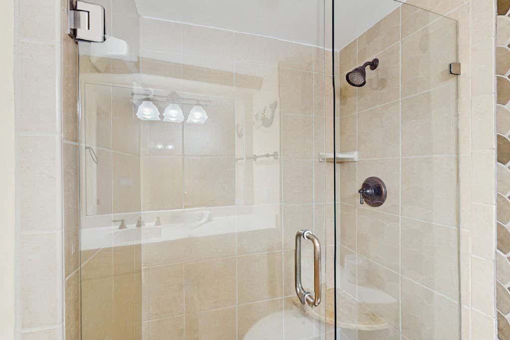 Direct Ocean View Condo with balcony, pools, hot tub, boardwalk to beach