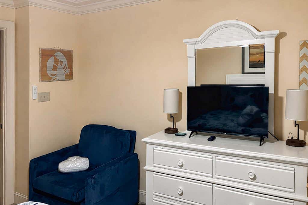 Direct Ocean View Condo with balcony, pools, hot tub, boardwalk to beach